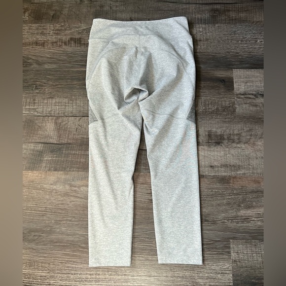 Outdoor Voices Two-Tone Warmup Crop Leggings Medium Grey White Gym Yoga - Picture 4 of 5